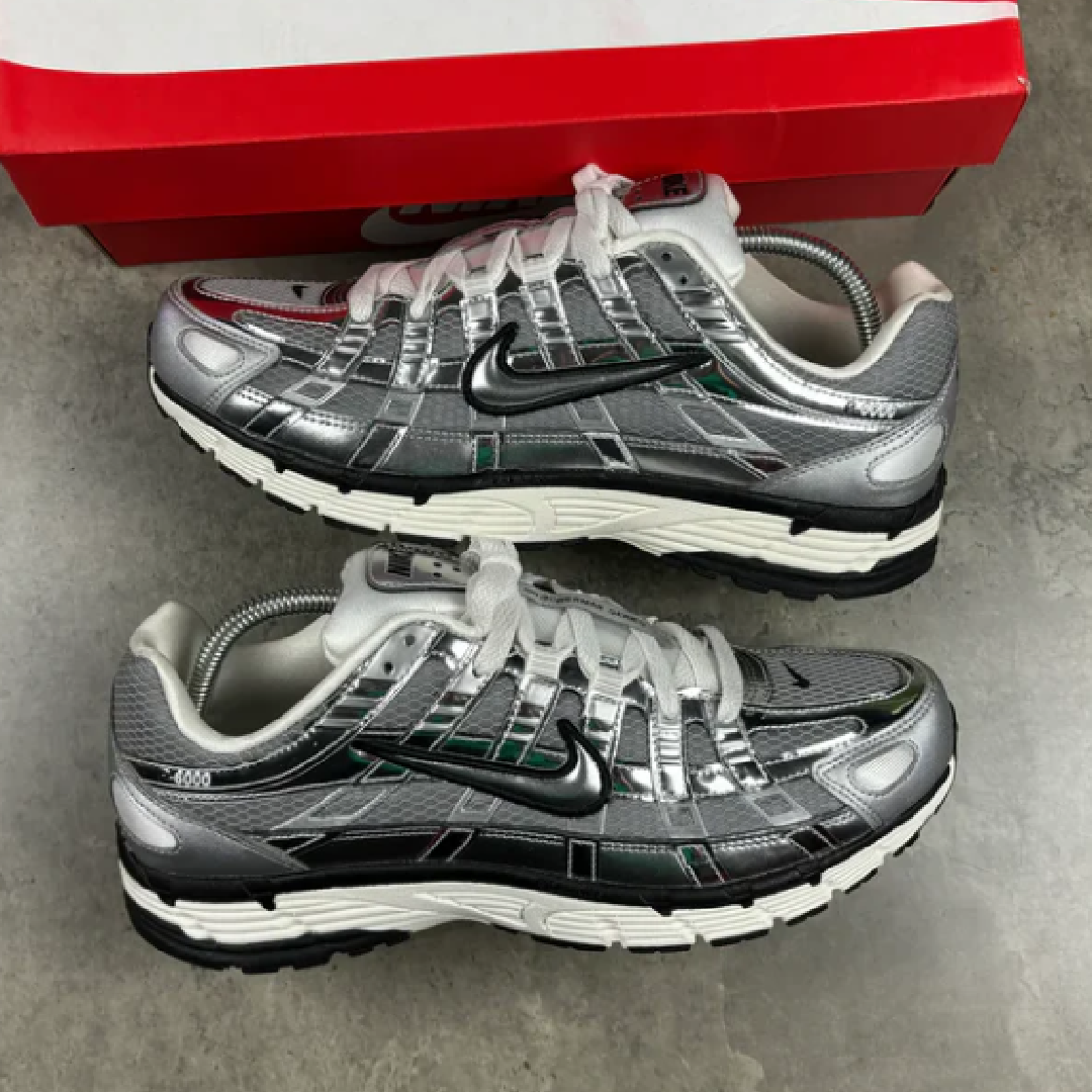 NIKE P-6000 TRAINERS - METALLIC SILVER