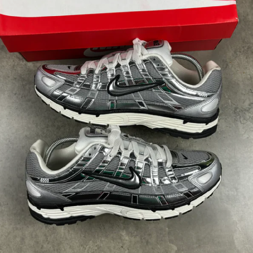 NIKE P-6000 TRAINERS - METALLIC SILVER